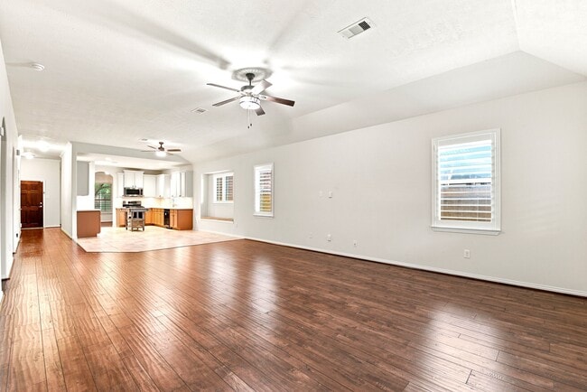 Building Photo - 24418 Lakecrest Bend Dr