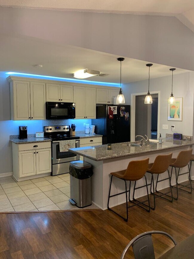 Building Photo - 133 Sea Pines Dr