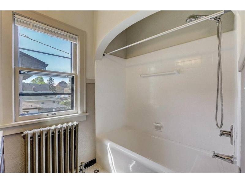 Building Photo - 4220 33rd Ave S