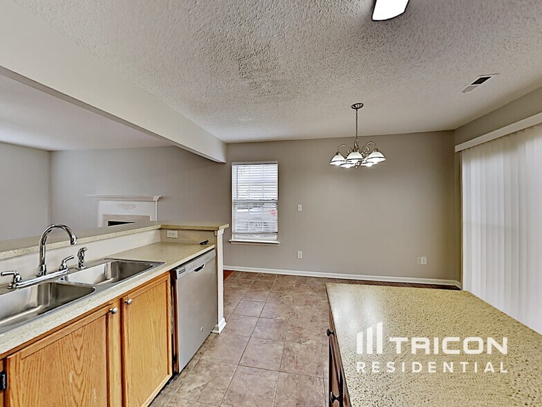 Building Photo - 11810 Stewarts Crossing Dr