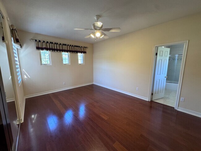 Building Photo - Stunning Home with Panoramic Views in Port...