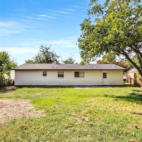 Building Photo - 5713 Bowling Dr