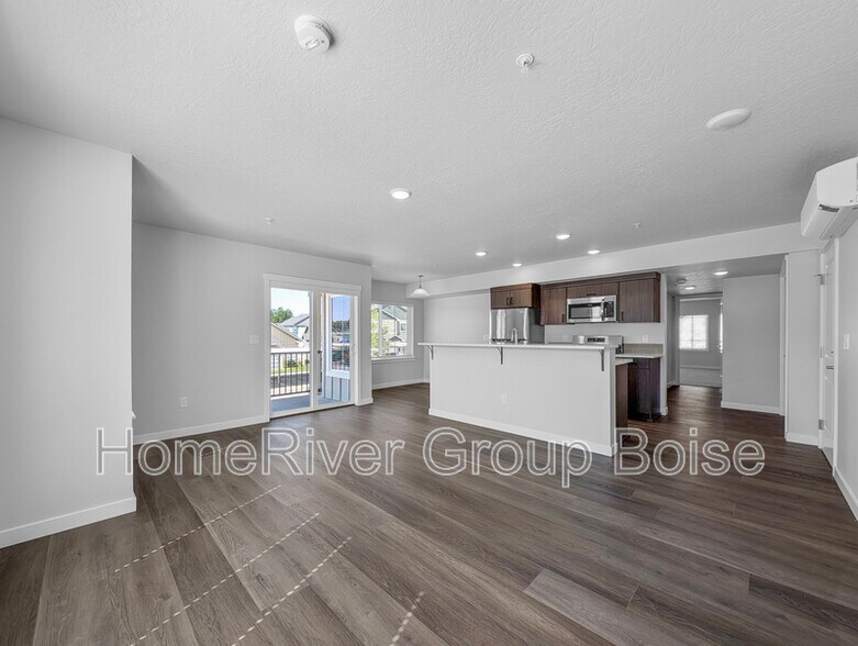 Building Photo - 857 E Travel Ln
