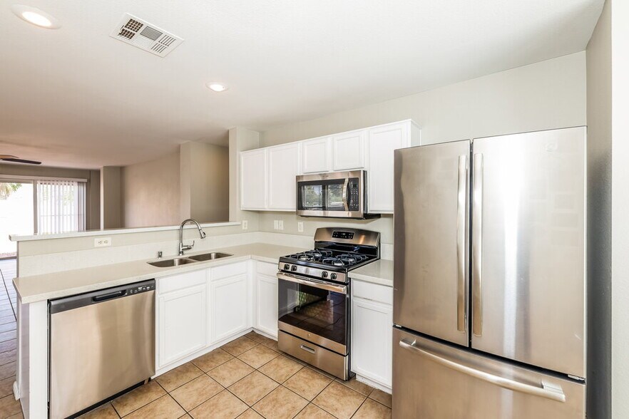 Building Photo - 881 Adobe Flat Dr
