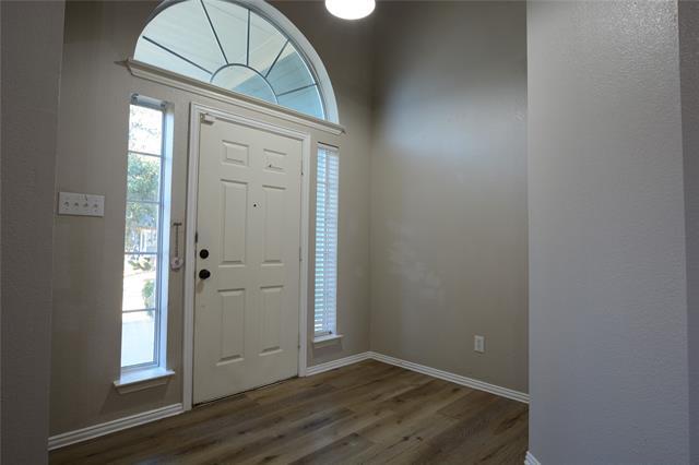 Building Photo - 1400 Oakcrest Dr