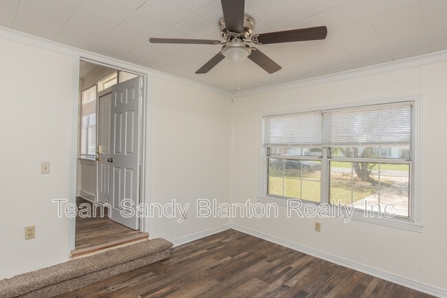 Building Photo - 802 Rue Max St