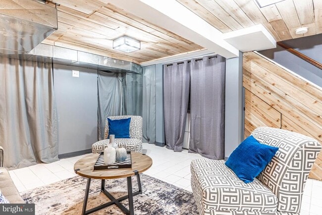 Building Photo - 2122 Arlington Terrace