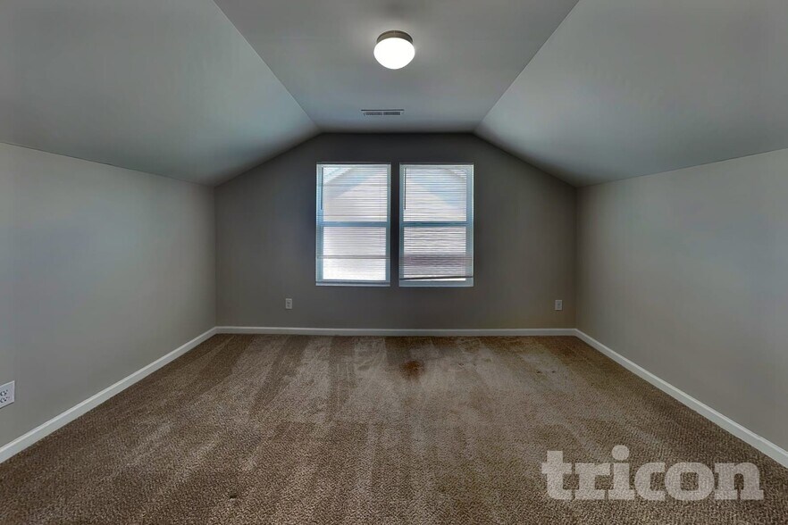 Building Photo - 1705 Sawtooth Ct