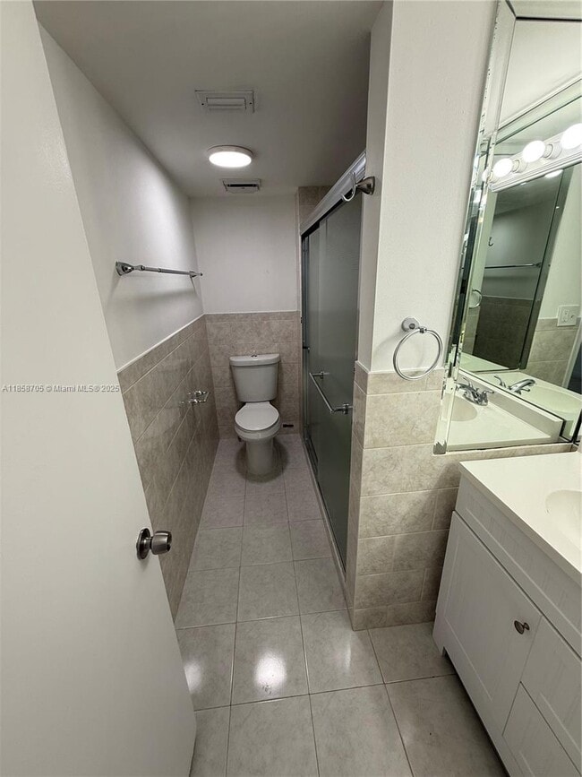 Building Photo - 9231 SW 87th Ave