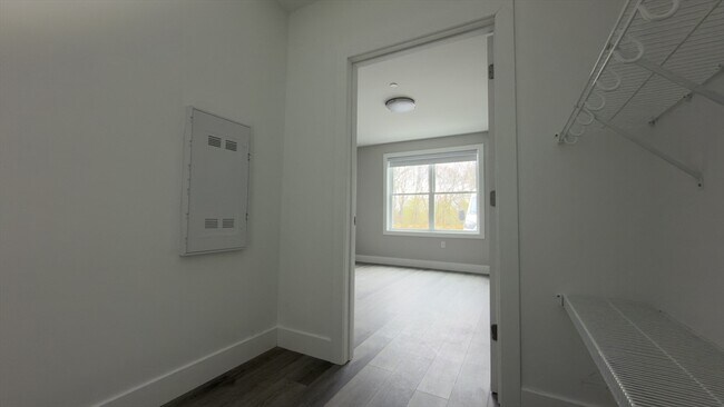 Building Photo - 251 Sladen St