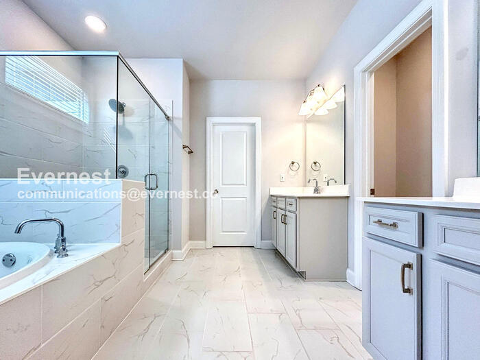 Building Photo - 331 Caledonia Ct