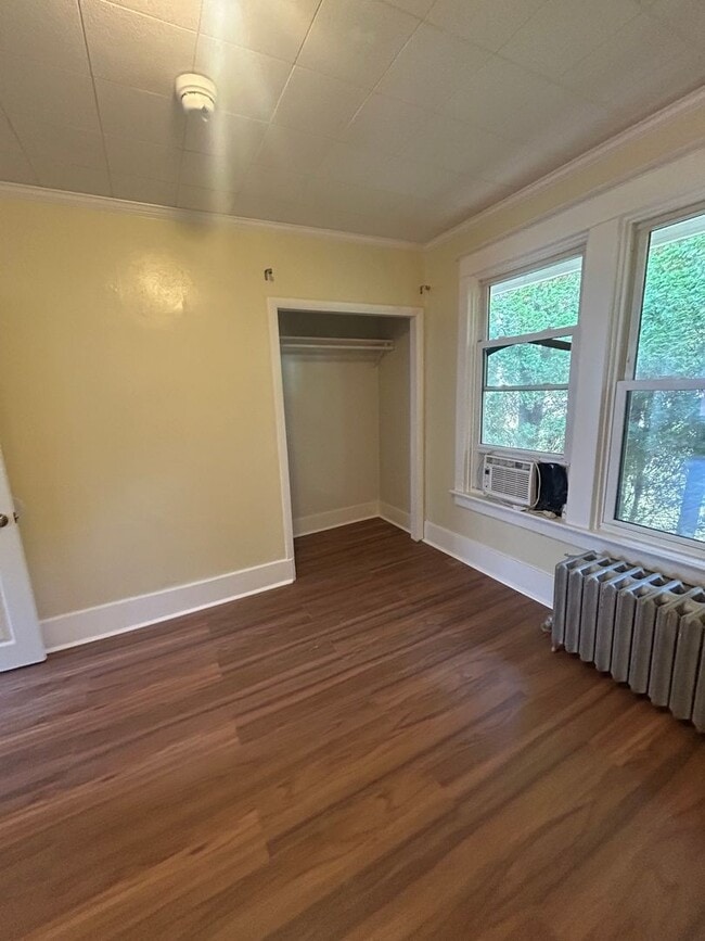 Building Photo - Charming 3-Bed, 1-Bath Home on Gill Street...