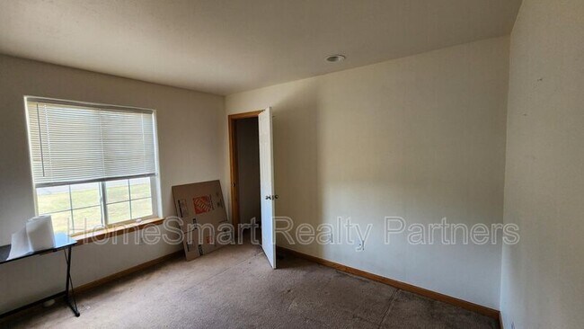 Building Photo - 203 W Coal Creek Dr