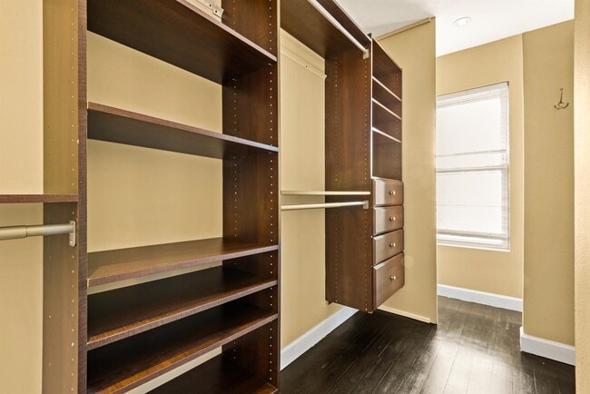 Building Photo - 526 Manila Ave