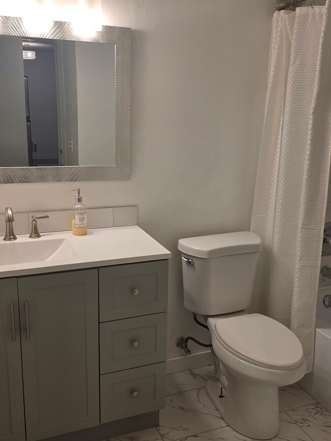 Building Photo - 1840 Huntington Blvd