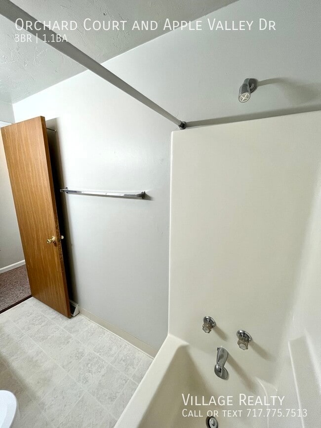 Building Photo - 302 Orchard Ct