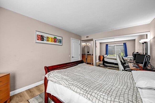 Building Photo - 4020 Porte La Paz