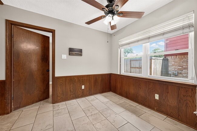 Building Photo - 11710 N Petersham Dr