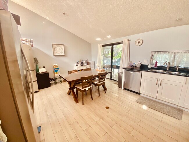 Building Photo - 14 Windsor Rd