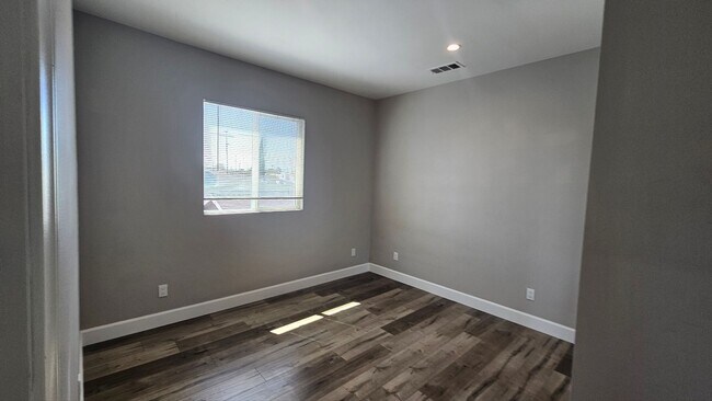 Building Photo - 1536 E