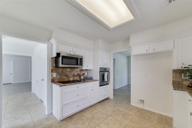 Building Photo - 18318 Ella Blvd