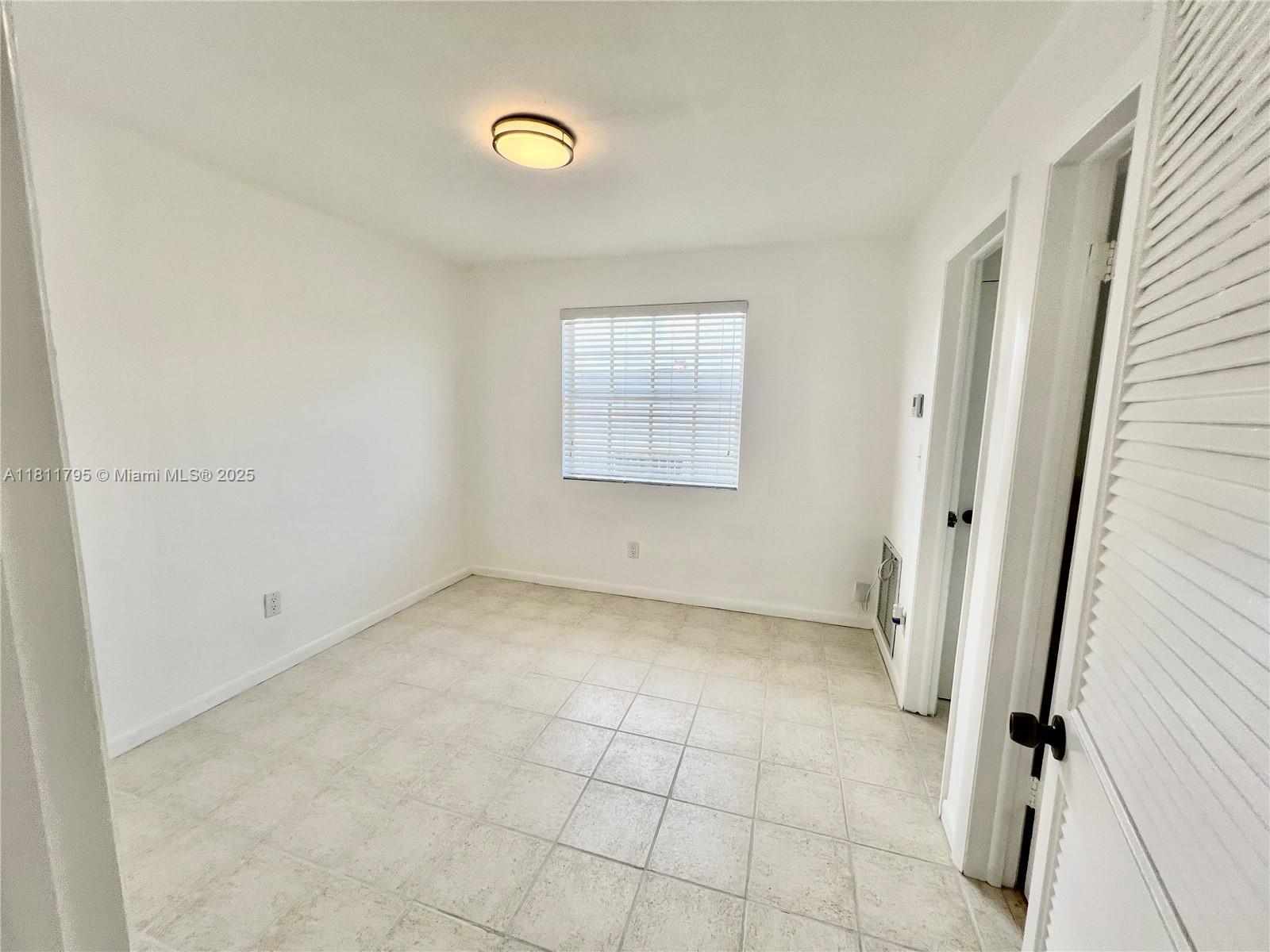 Building Photo - 2015 SW 27th Ave