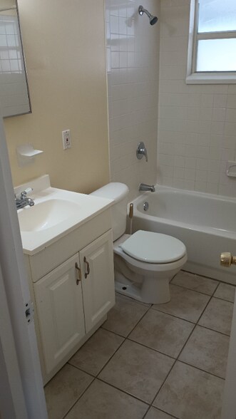 Building Photo - 7228 35th Ave N