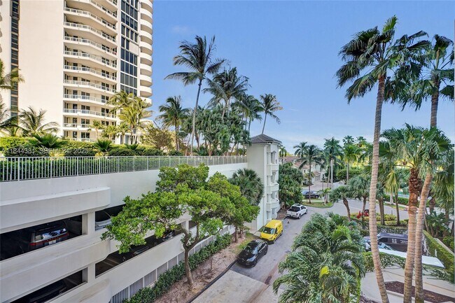 Building Photo - 21150 Point Pl