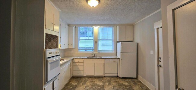 Building Photo - 506 S Fannin Ave