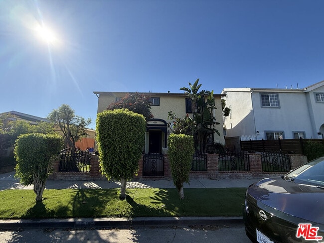 Building Photo - 1505 S Dunsmuir Ave