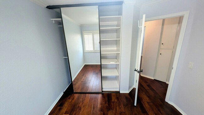 Building Photo - 10140 Palm Glen Dr