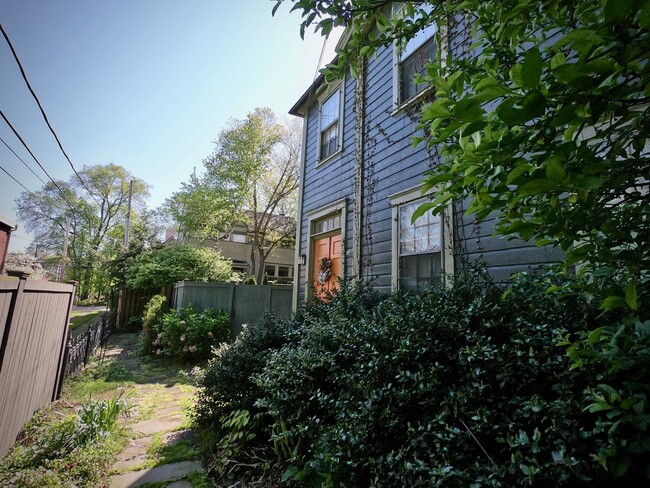 Building Photo - 9/1 Beautiful Hidden GEM. 2 Blocks from Wa...