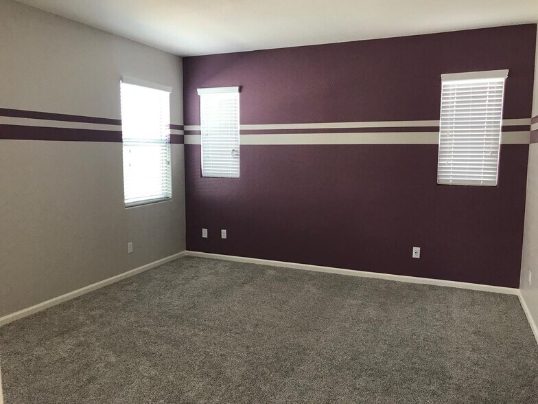 Building Photo - 5407 W Desert Hollow Dr