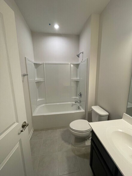 Building Photo - 640 Crudent Rd