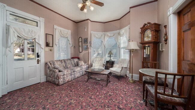 Building Photo - 1111 W Pikes Peak Ave