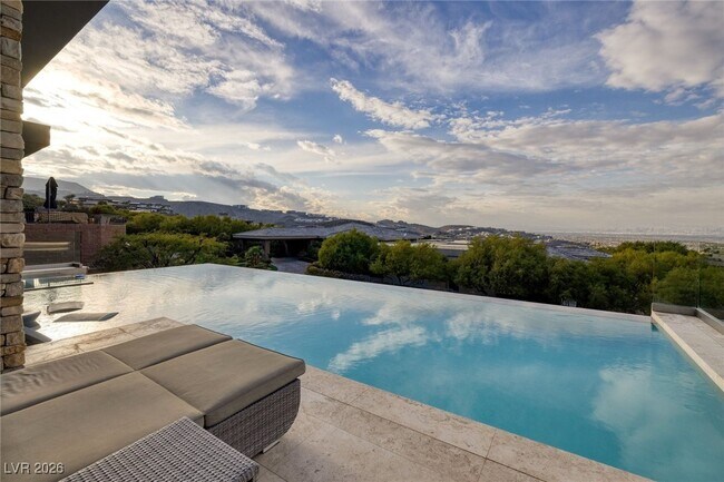 Building Photo - 675 Scenic Rim Dr