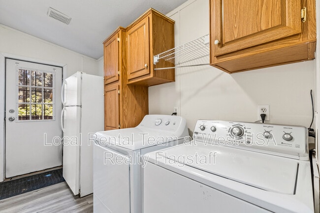 Building Photo - 2225 W Atlantic Ct