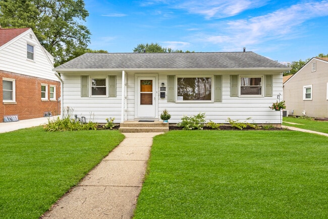 Primary Photo - 5934 N Lydell Ave