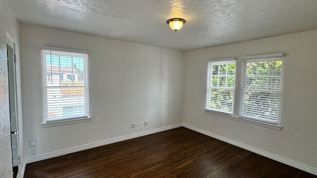 Building Photo - West Redwood