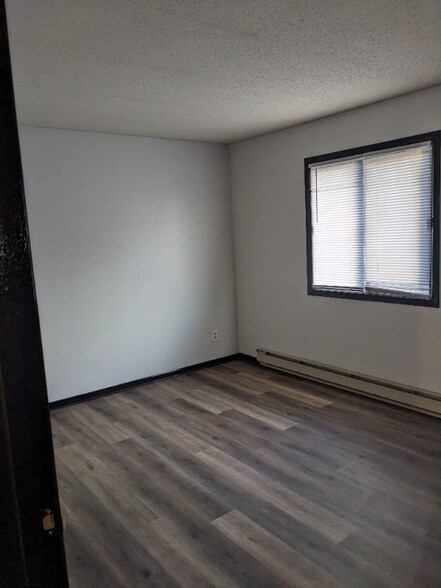 Building Photo - 300 Hopp Ave