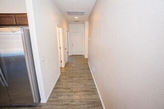 Building Photo - Great Open Floor Plan 3 Bedroom, 2 Bath, Central A/C in Holiday Subdivision!