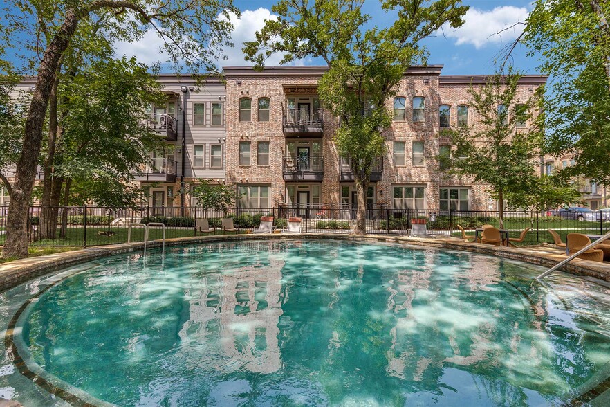 Building Photo - The Canal