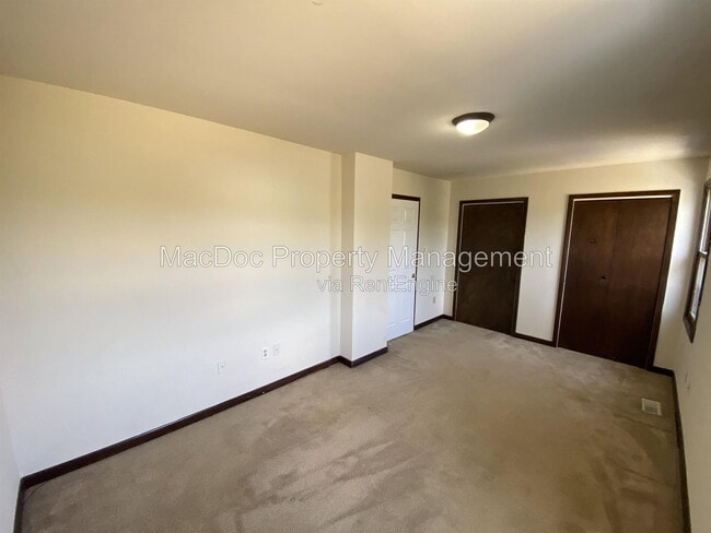 Building Photo - 5145 Cottonwood Ct