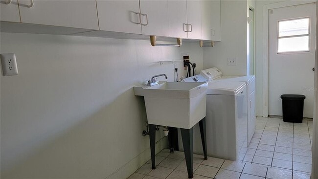 Building Photo - 3024 Sandpiper Pl