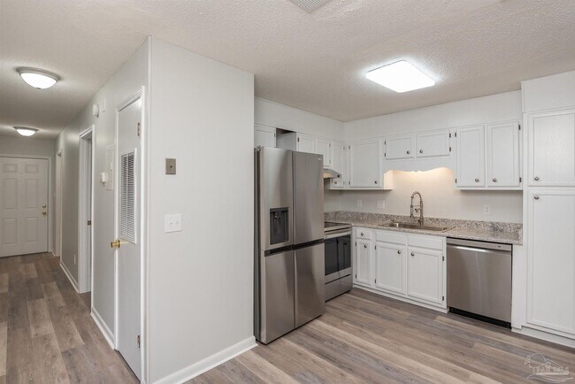 Building Photo - 7224 Lago Vista Ct