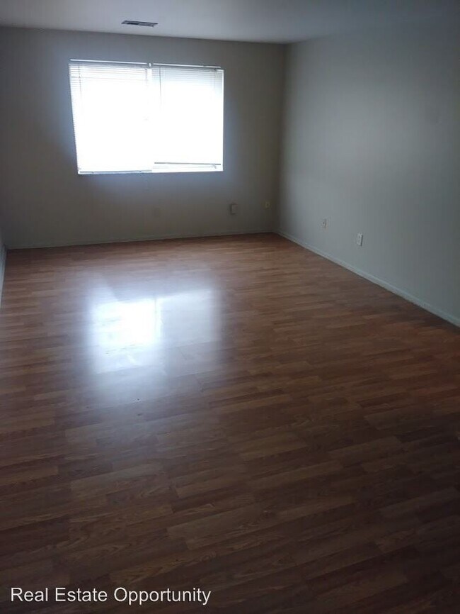 Building Photo - 460 N Nelson Rd