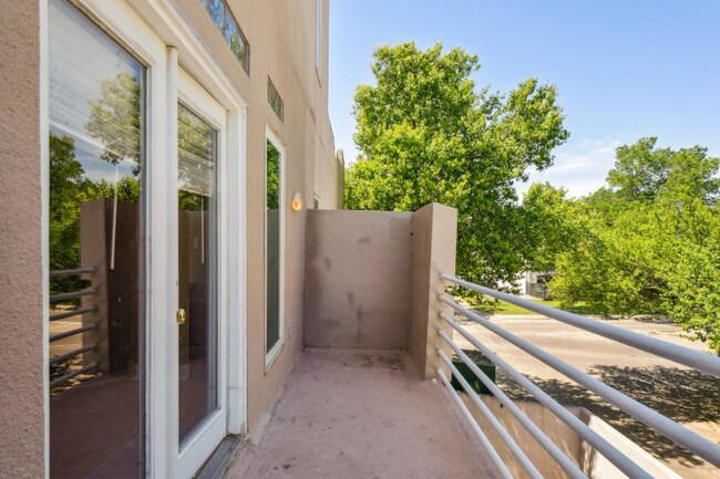 Building Photo - 4040 Avondale Ave
