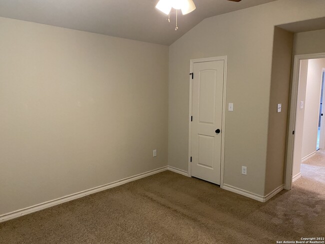 Building Photo - 6958 Lakeview Dr.