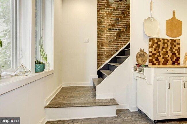 Building Photo - 430 Poplar St