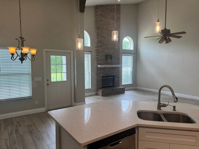 Building Photo - Stunning 4 Bedroom Home Available Now! ***...